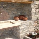  Detall de la pica que hi ha al costat la barbacoa - El Jardí Turisme Rural casa l'hereu