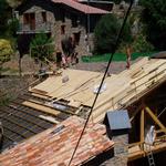  Col.locació de la llana d'ovella al teulat. - Energies  renovables Turisme Rural casa l'hereu
