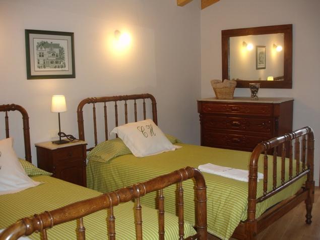  Habitació l'HORTET. Amb vistes al jardí. - Casa l'Hereu Turisme Rural casa l'hereu