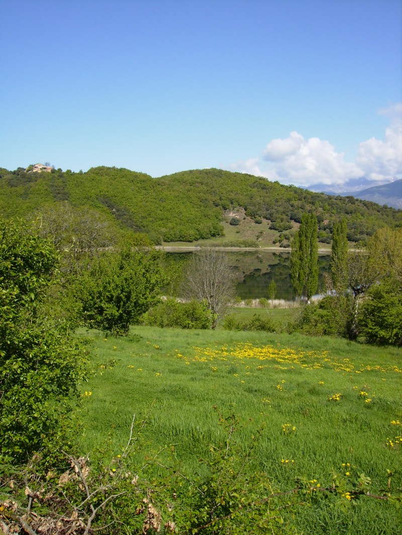 Un passeig per l'estany a la primavera - L'Estany de Montcortès Turisme Rural casa l'hereu