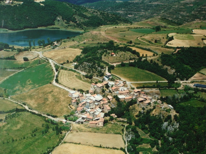  Vista aèria del poble de Montcortès - El poble de Montcortès Turisme Rural casa l'hereu
